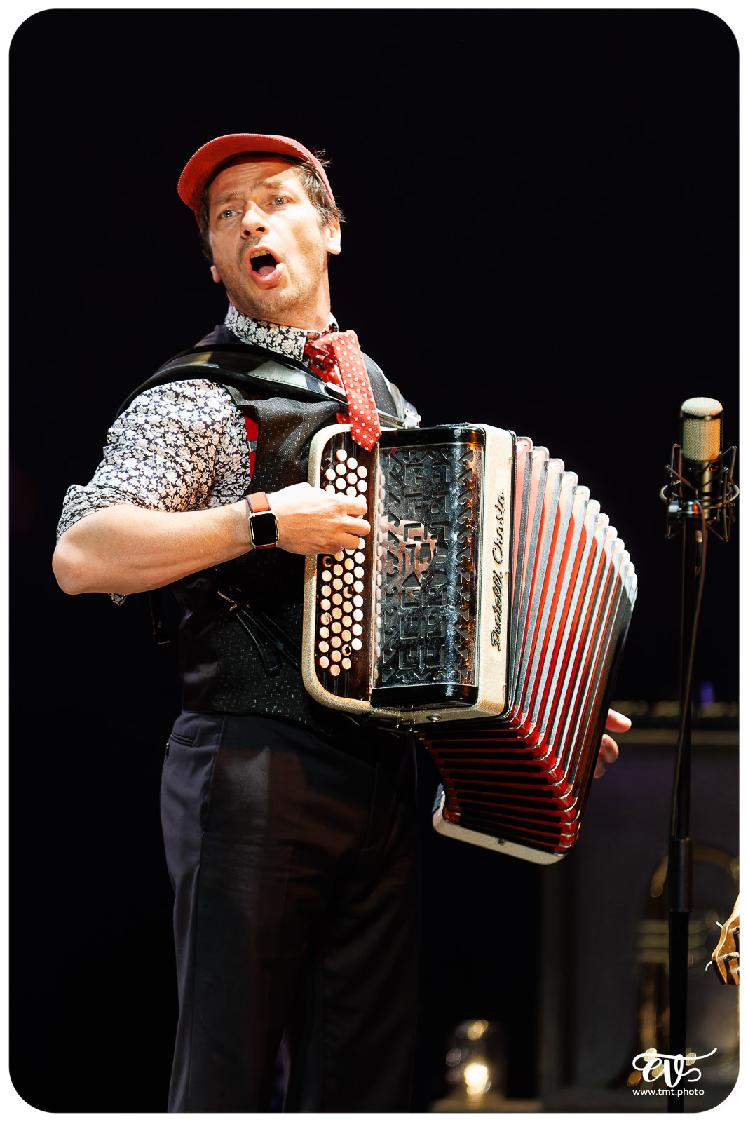 NOS COURSES FOLLES - LES FOUTEURS DE JOIE